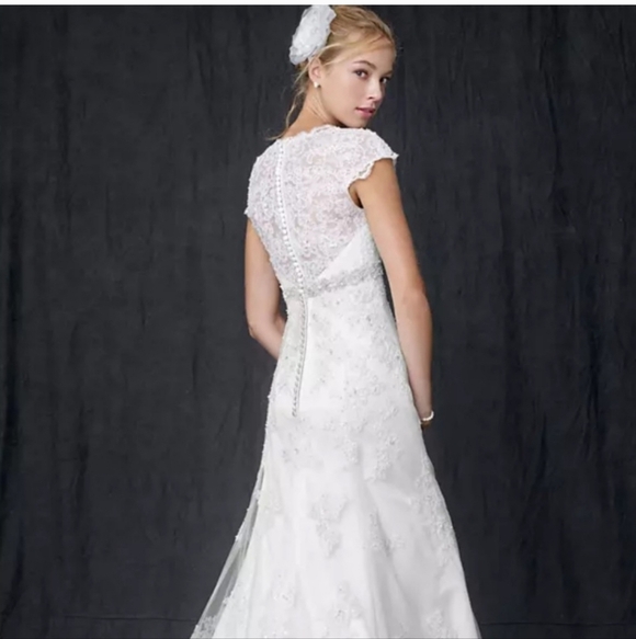 Elegant White Lace Wedding Dress - Picture 6 of 14